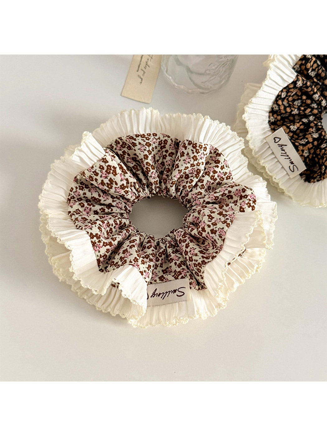 Gifty - Floral Print Pleated Lace Trim Fabric Scrunchie