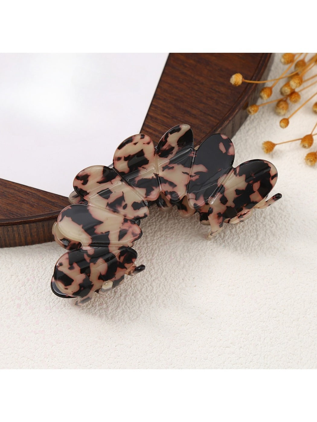 Beau - Retro Petal Shaped Hair Claw Clip