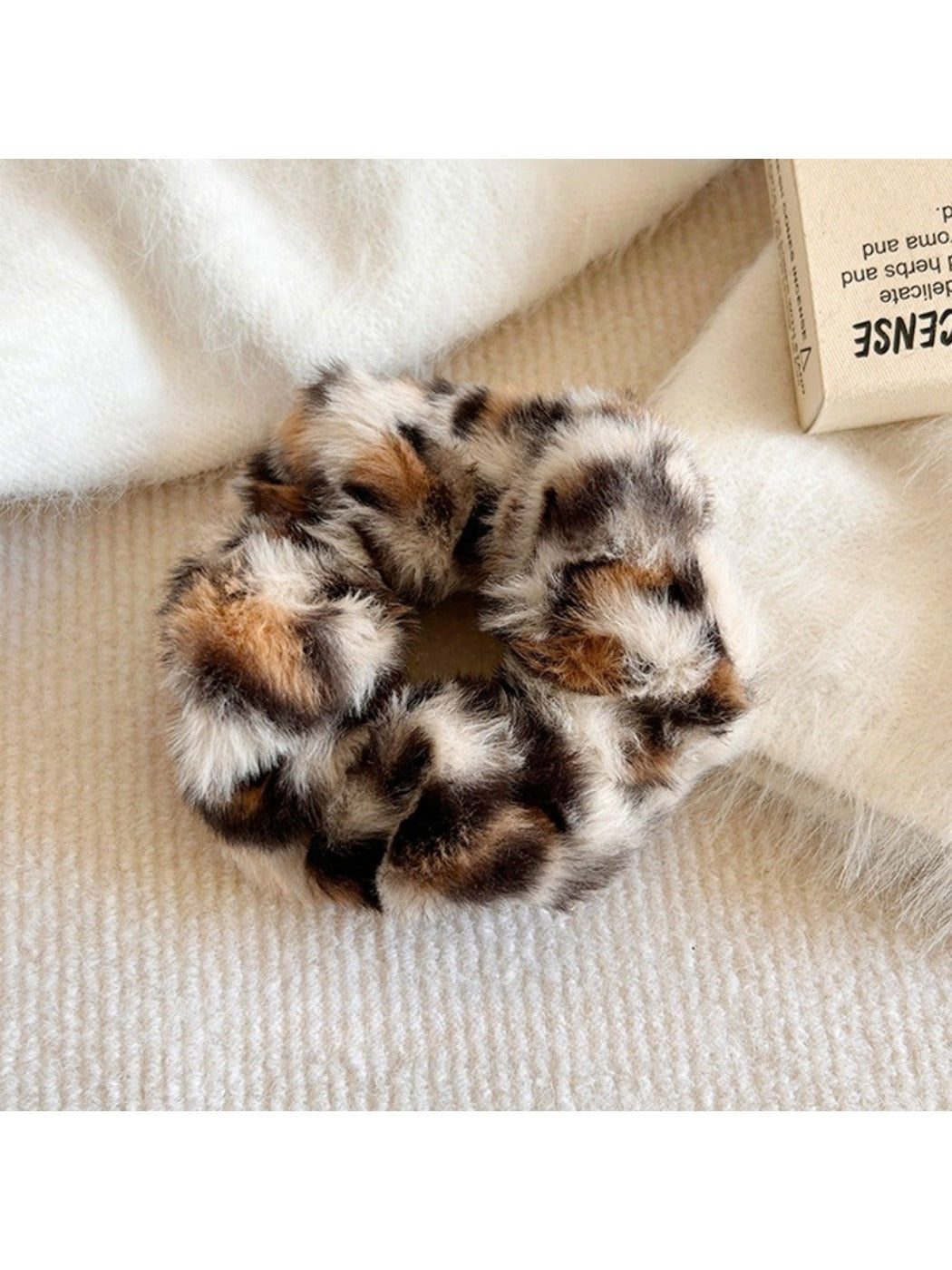 Gifty - Soft Plush Scrunchie Hair Tie