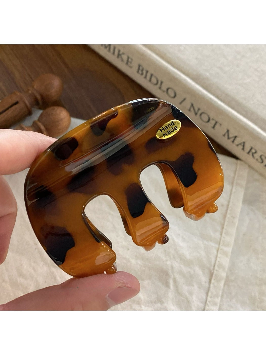 Beau - Vintage Leopard Print M Shape Claw Clip