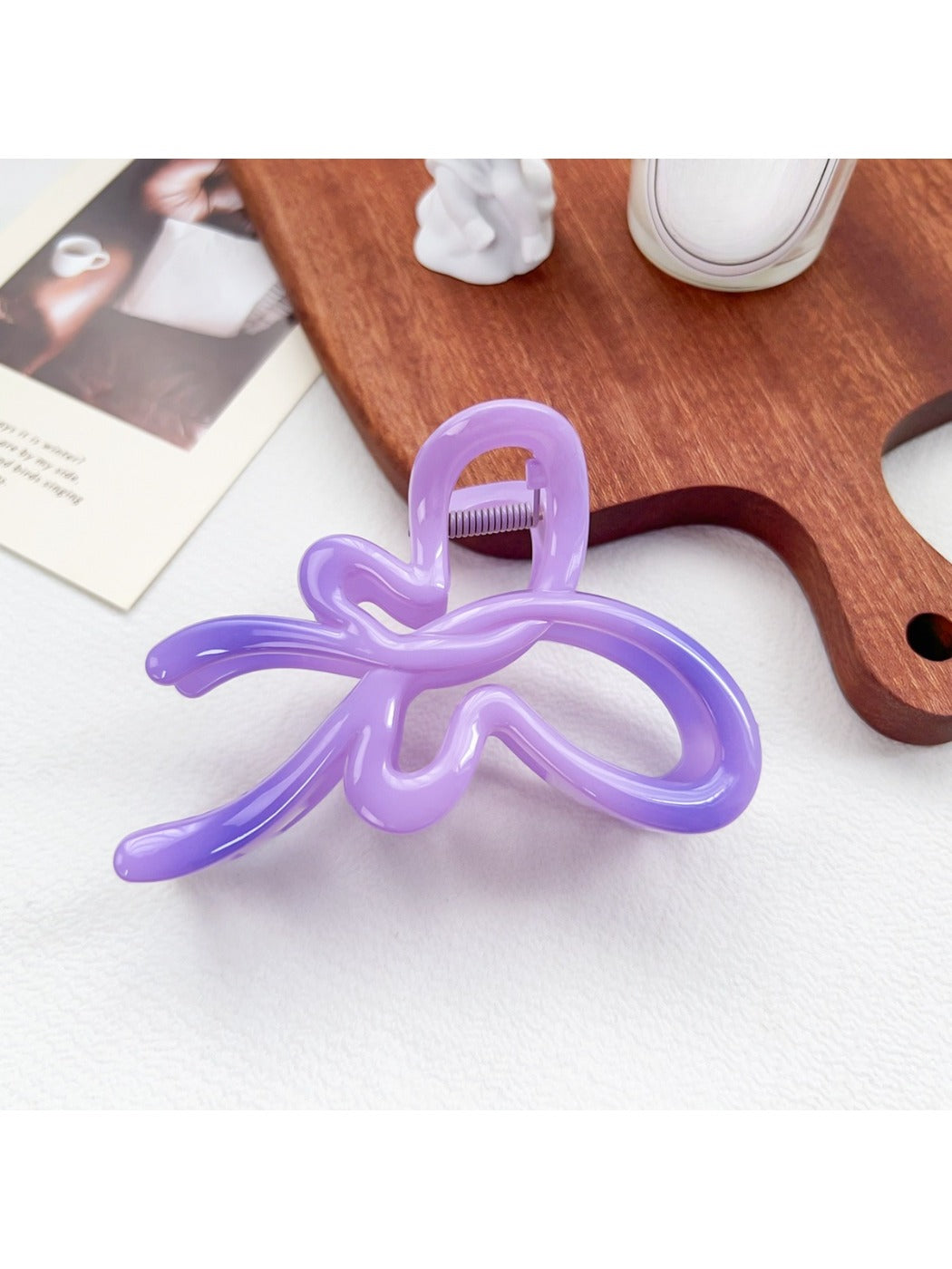 Beau ombre heart shaped bow claw clip placed on a flat surface showing full shape