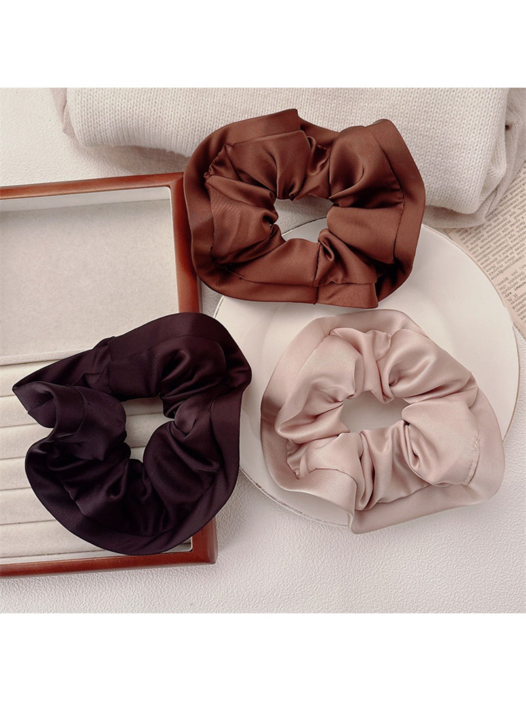 Gifty - Solid Color Ruffle Scrunchie