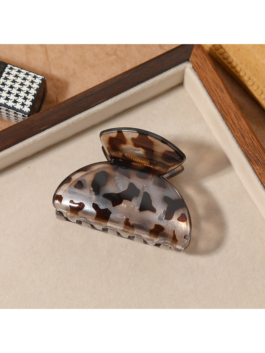 Beau - Semi Circular Leopard Print Hair Claw Clip