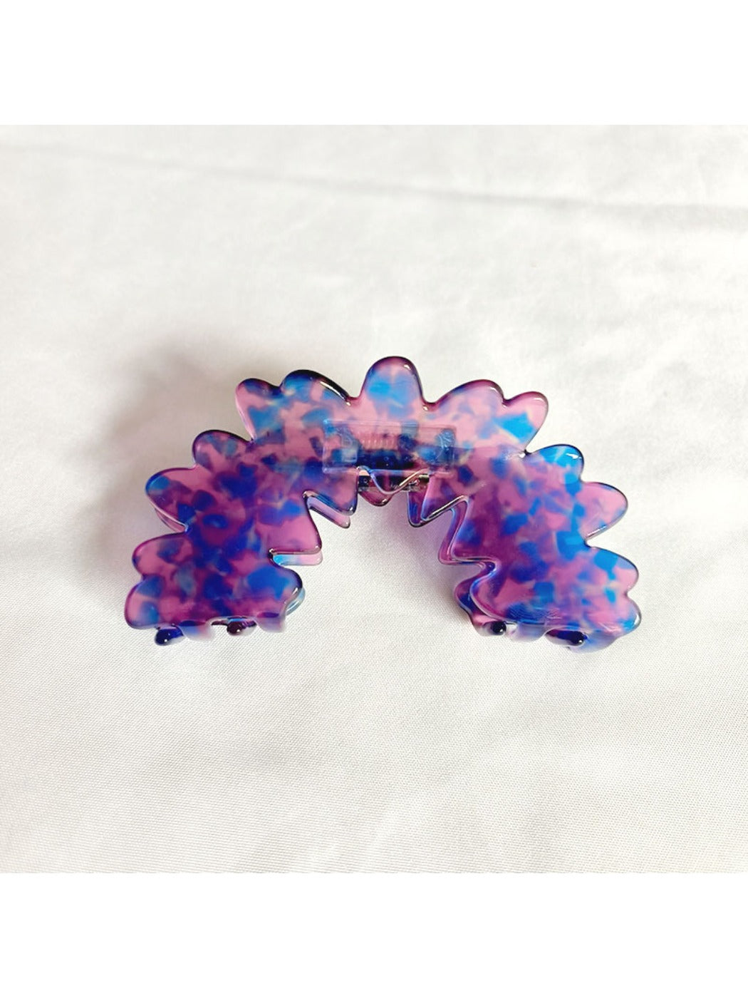Top view of Beau Wave Cloud Shaped Claw Clip showing cloud shape