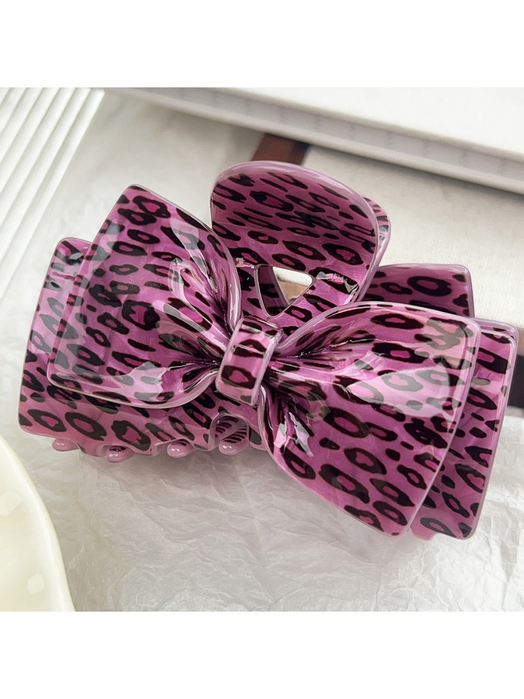 Model wearing Beau classic leopard print bow claw clip in long hair