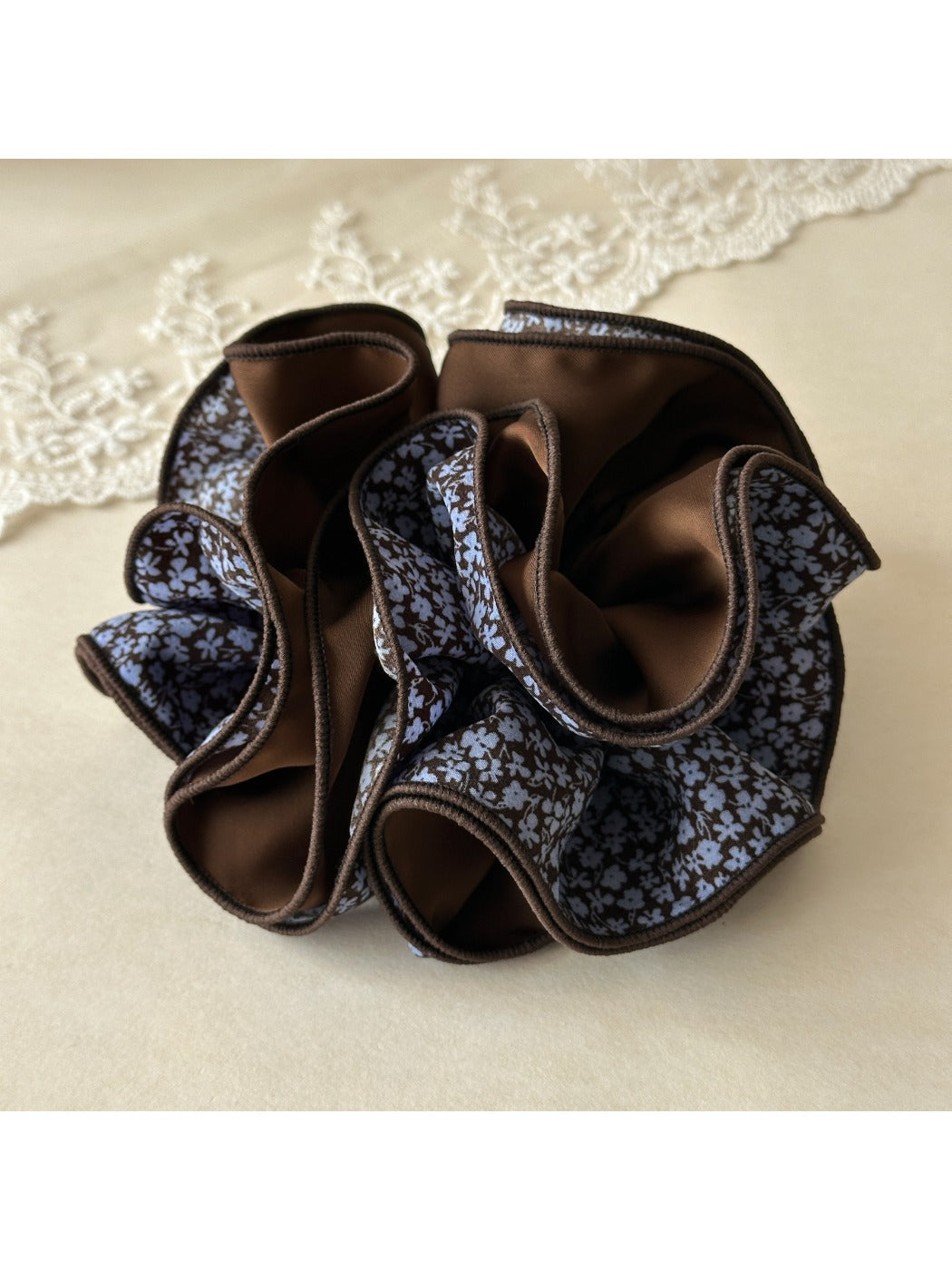 Gifty - Retro Floral Fabric Scrunchies