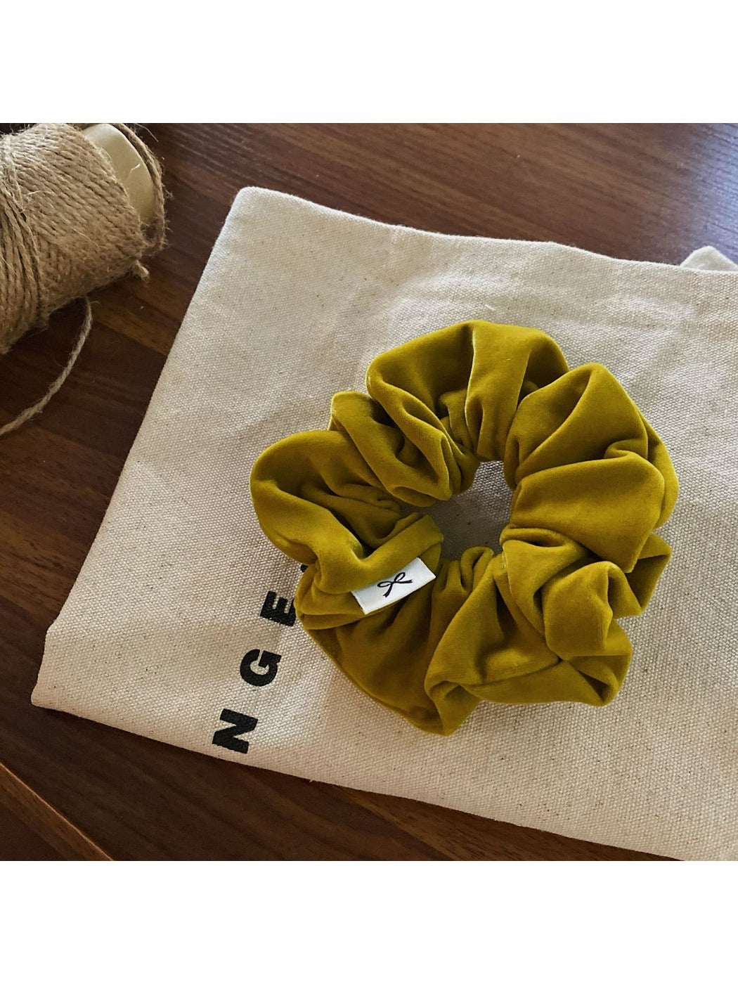 Gifty - Velvet Scrunchie Hair Tie