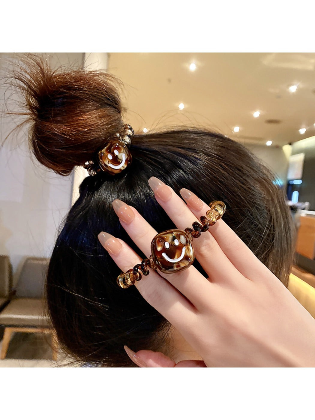 Gifty - Retro Spiral Cord Smiley Face Hair Tie