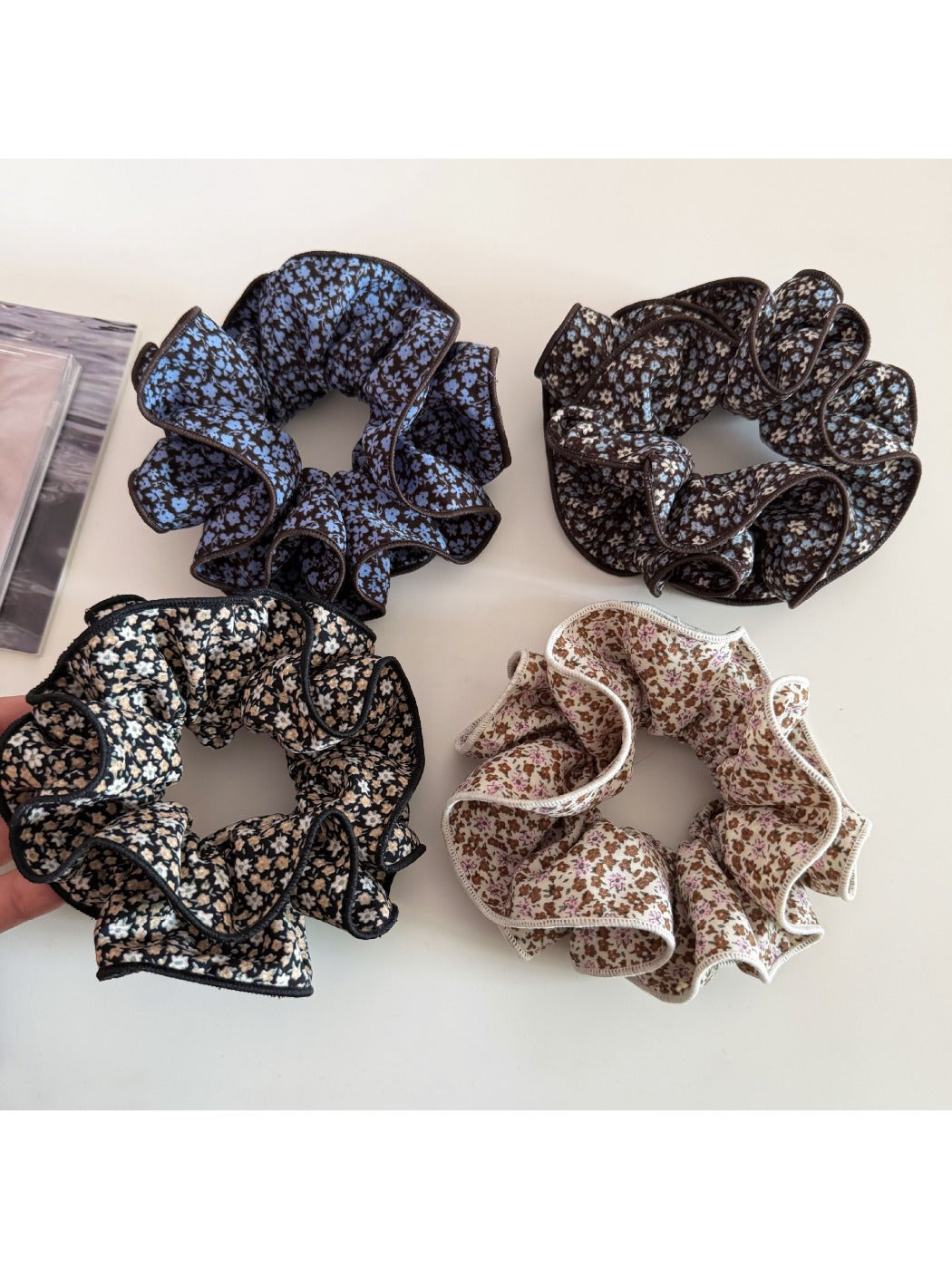 Gifty - Vintage Floral Ruffle Hair Scrunchie