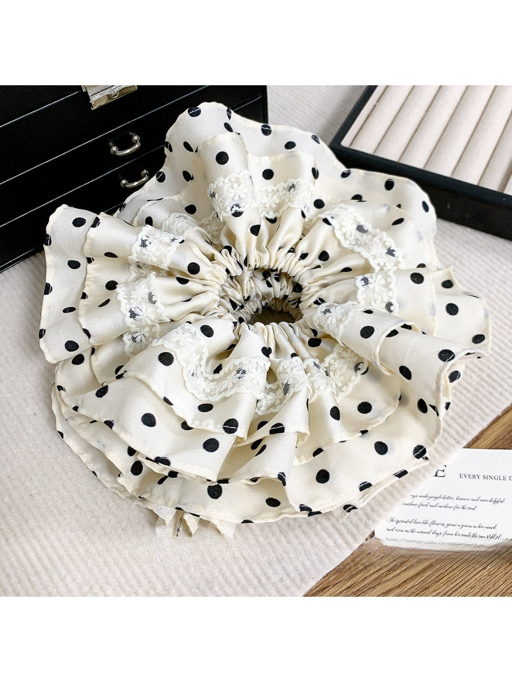 Gifty - Polka Dot Lace Hair Loop