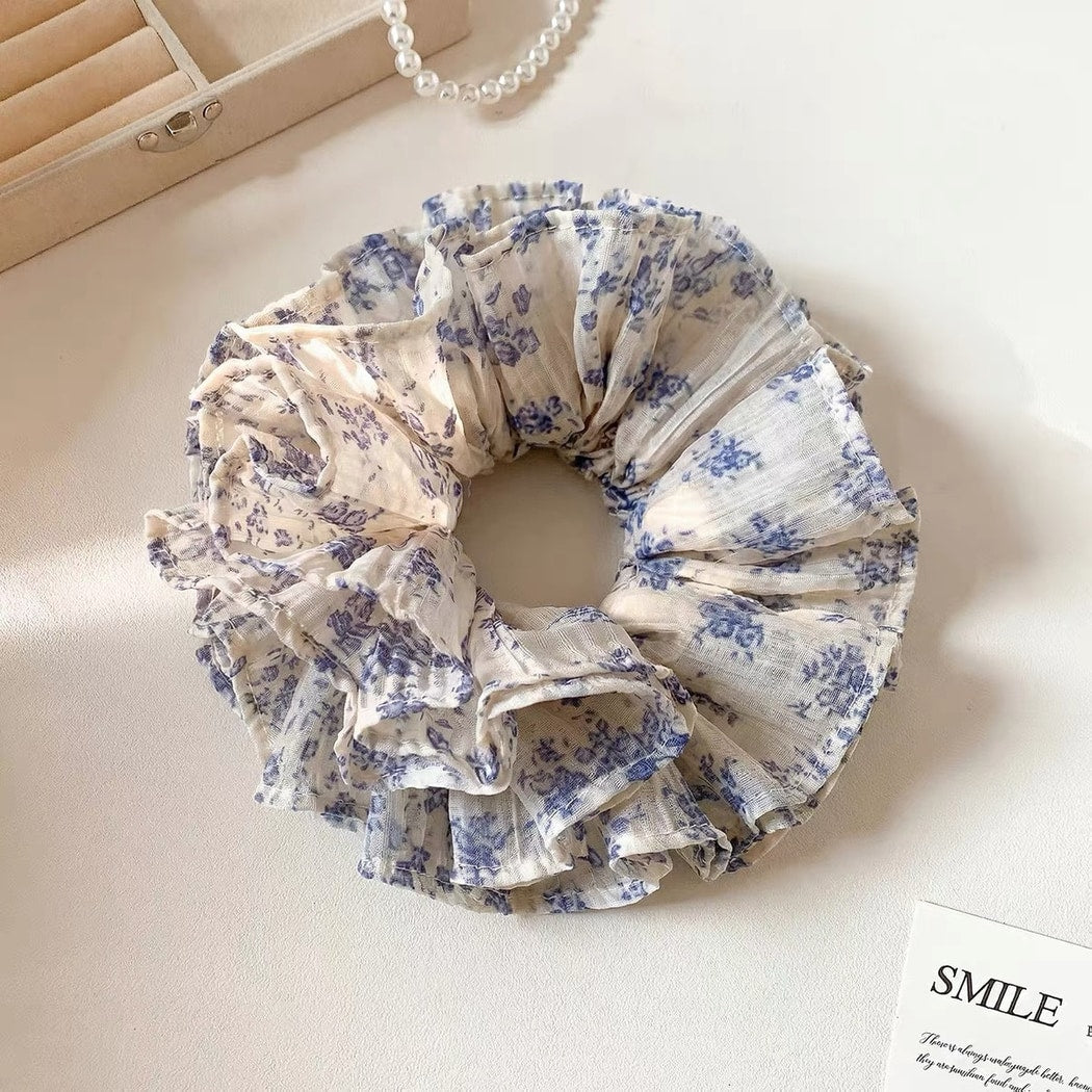 Gifty - Vintage Floral Ruffle Fabric Scrunchie