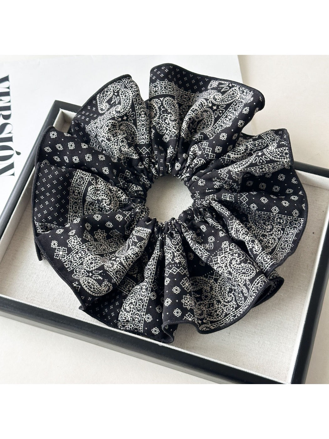 Gifty - Cashew Flower Scrunchie Extra Large