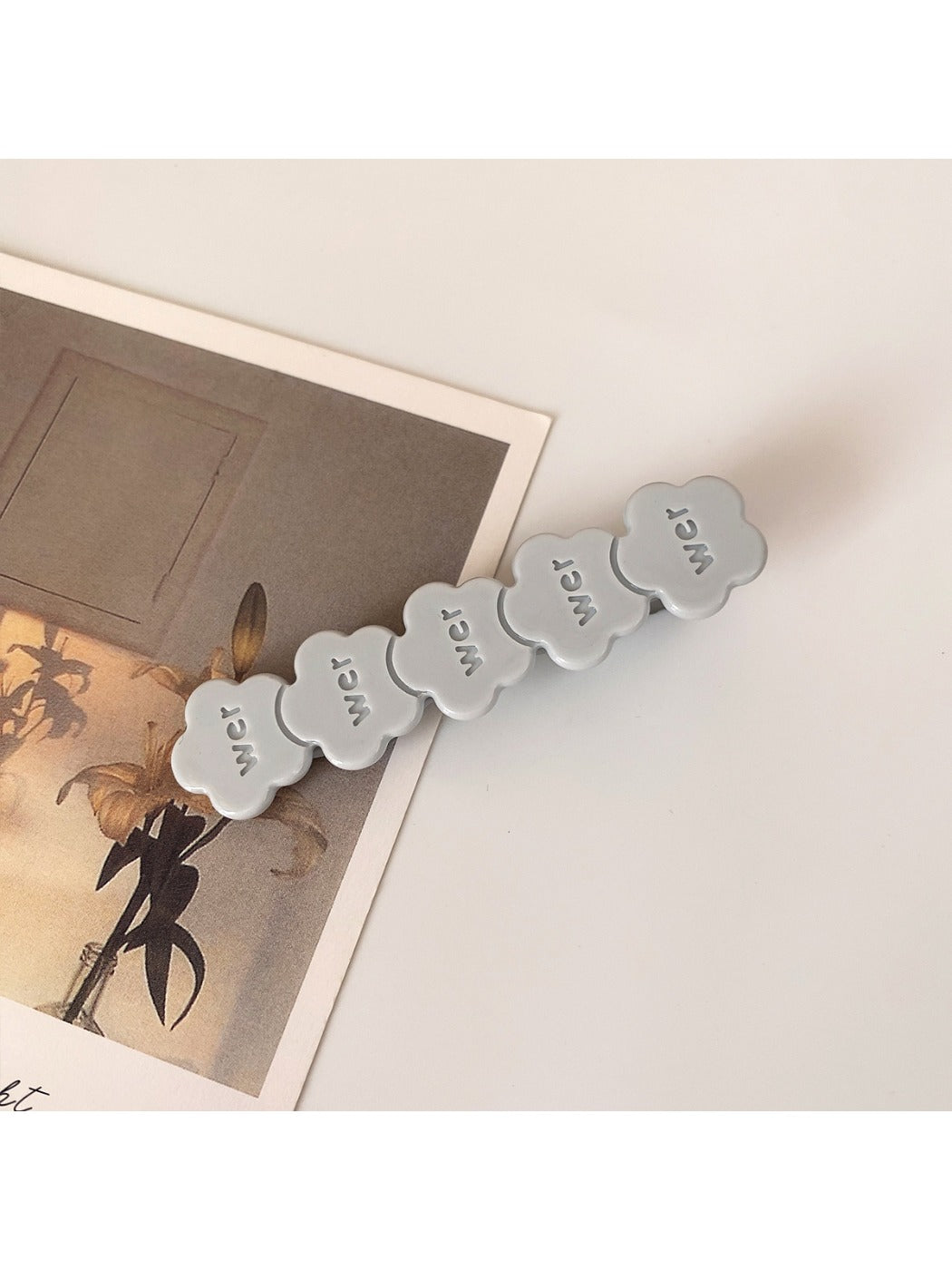 Beau - Simple Cute Flower Shaped Hair Clip
