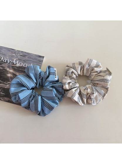 Gifty - Colorful Knitted Striped Scrunchie