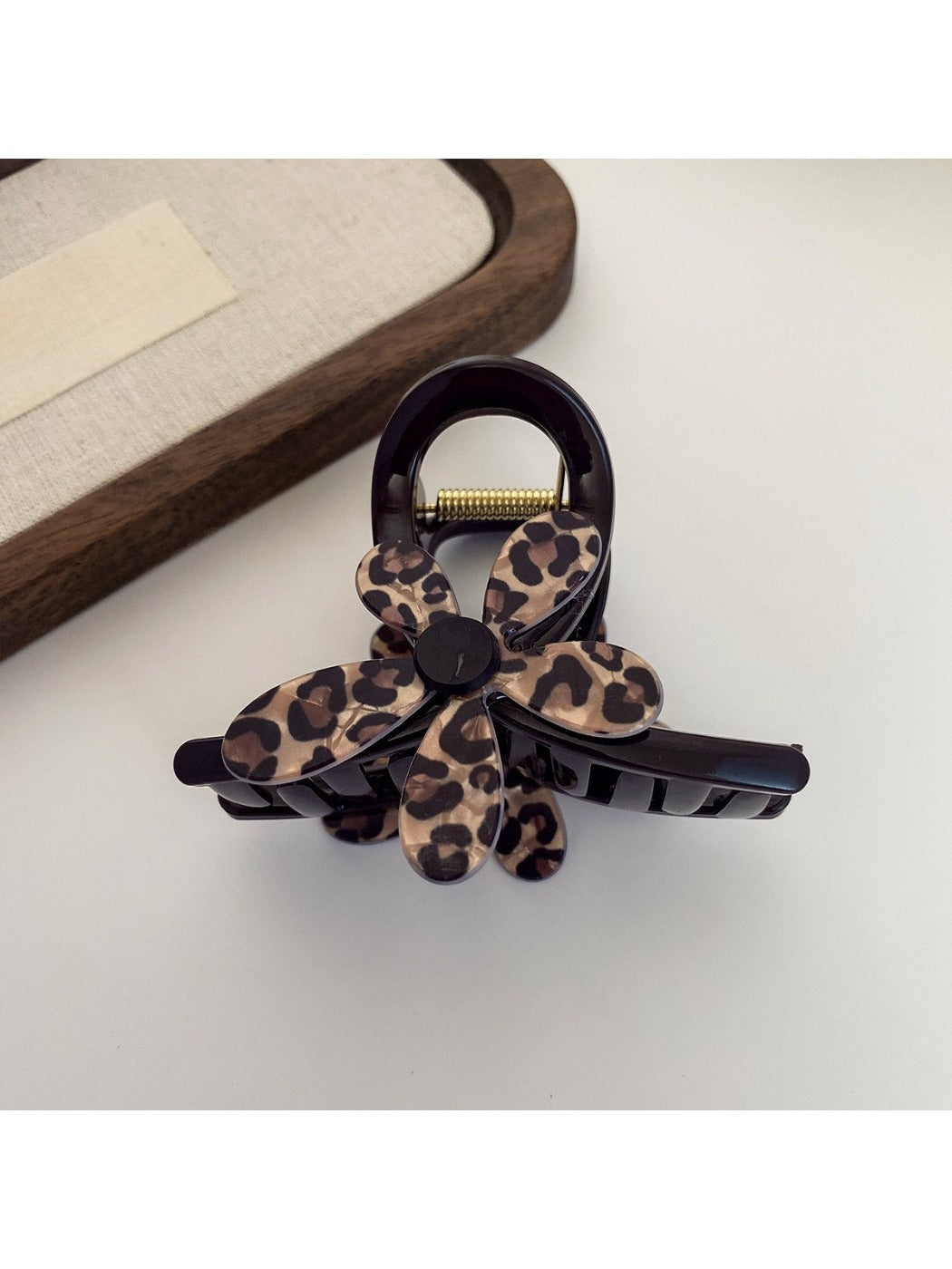 Beau - Vintage Leopard Print Flower Shaped Claw Clip