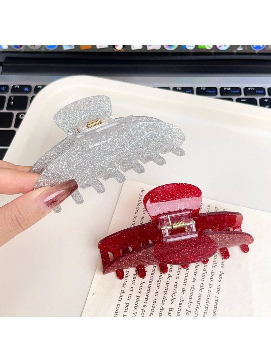 Beau - Minimalist Glitter Hair Clip