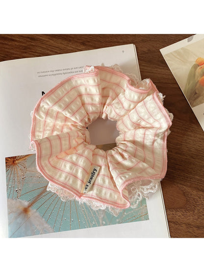 Gifty - Gingham Lace Trim Scrunchie