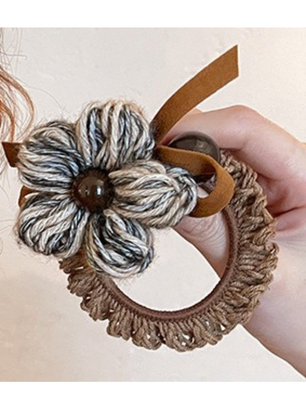 Gifty - Floral Bow Hair Scrunchie