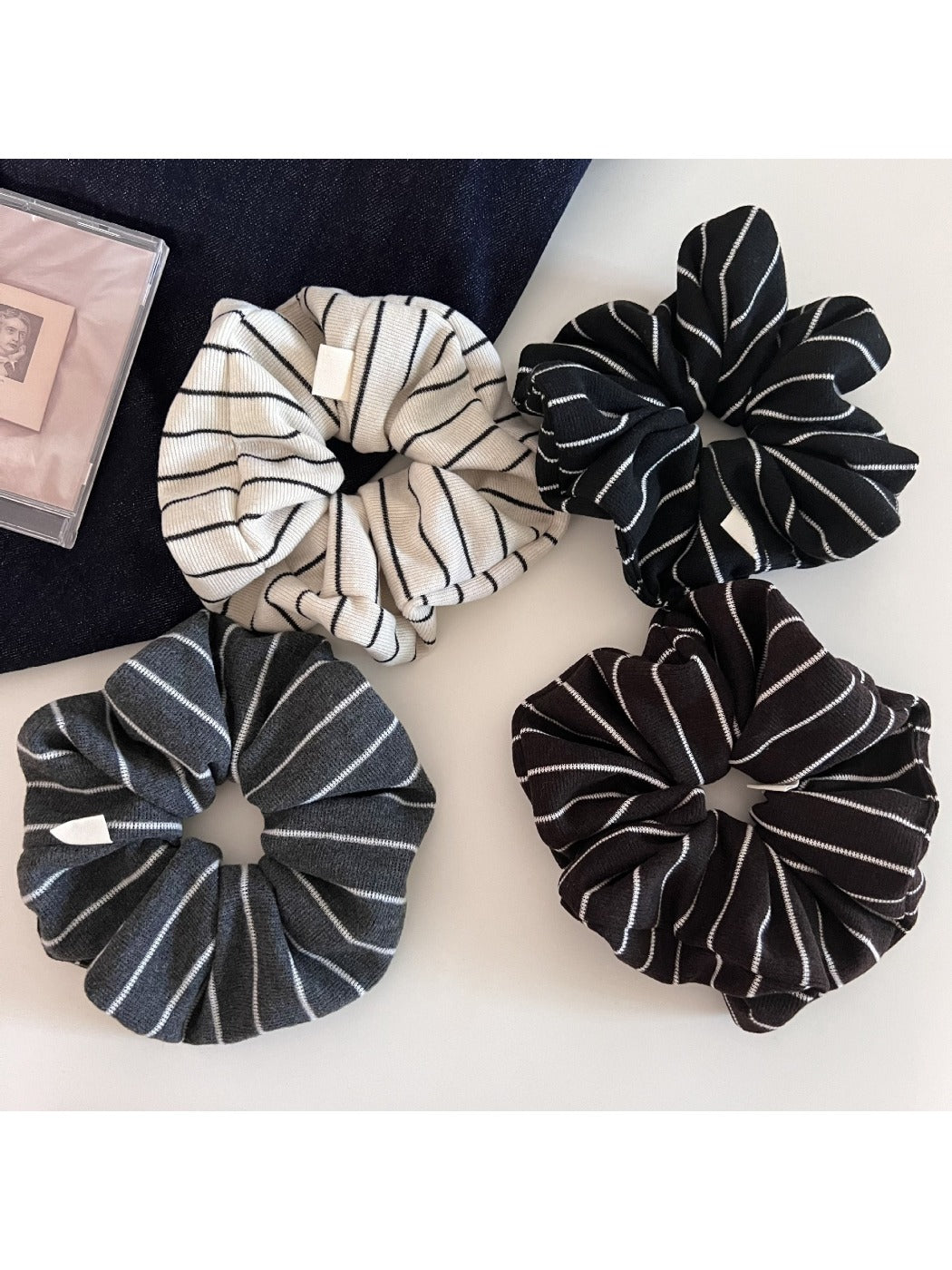 Gifty - Chic Minimalist Stripe Scrunchie