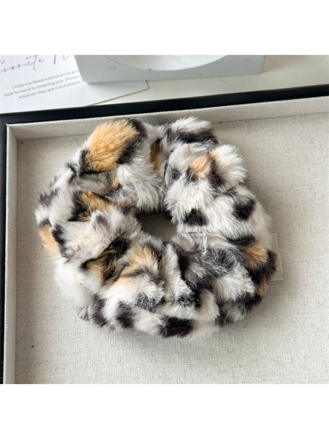 Gifty - Plush Scrunchie Hair Tie