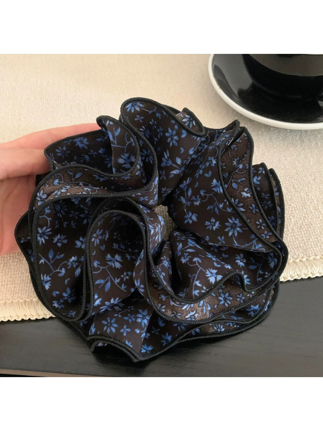 Gifty - Autumn Winter Floral Scrunchie