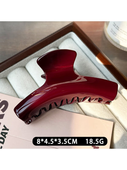 Beau vintage minimalist claw clip in a flat lay with soft shadows