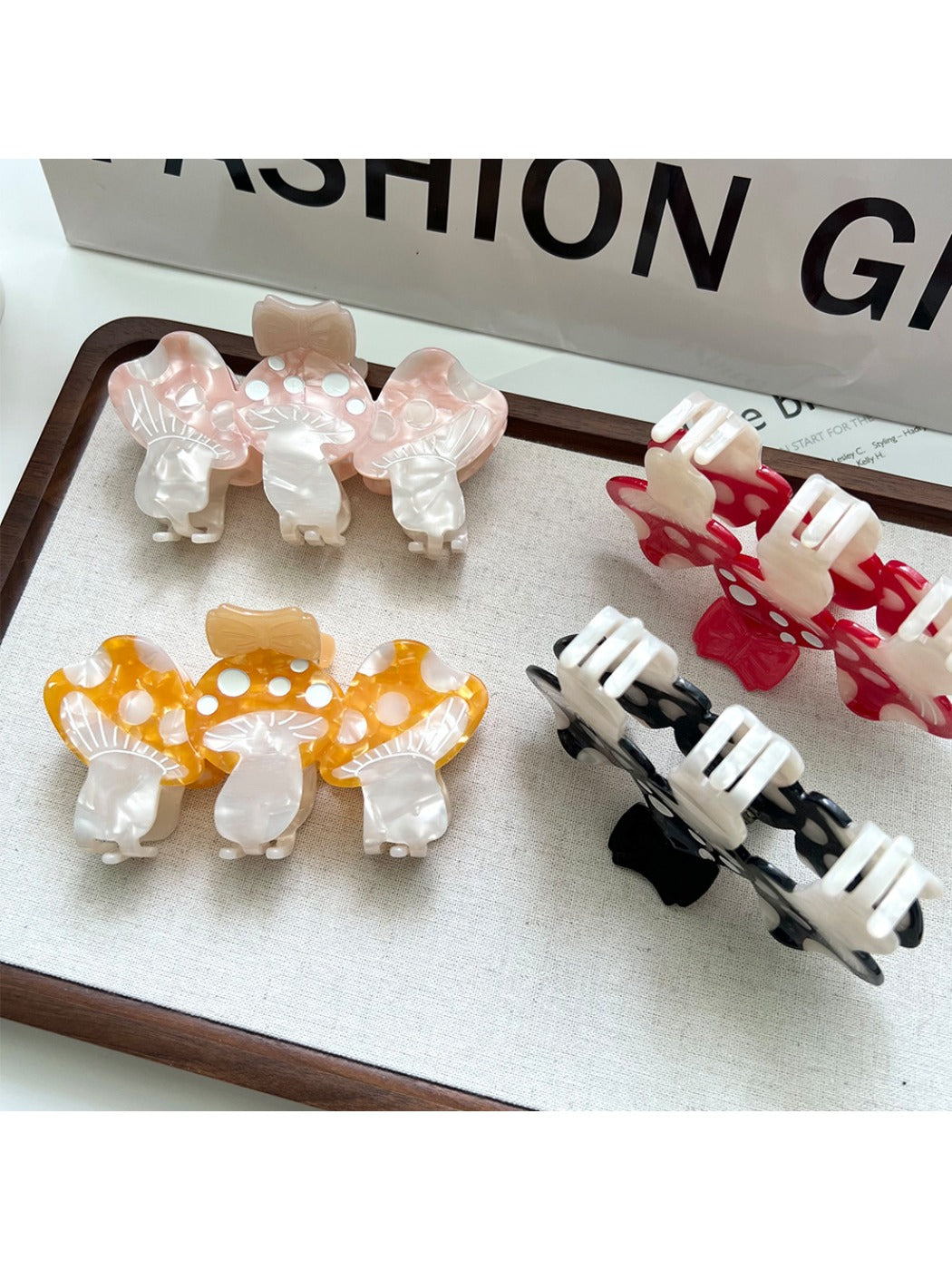Beau - Three Mushrooms Shapes Hair Clip