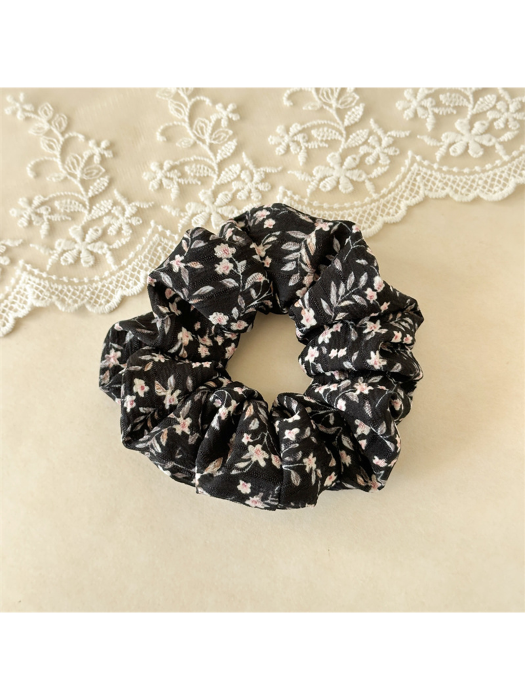 Gifty - Floral High Stretch Polyester Scrunchie