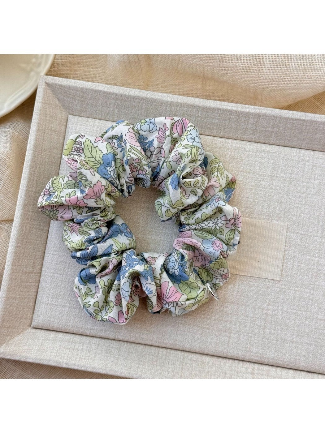 Gifty - Vintage French Floral Scrunchie Hair Tie