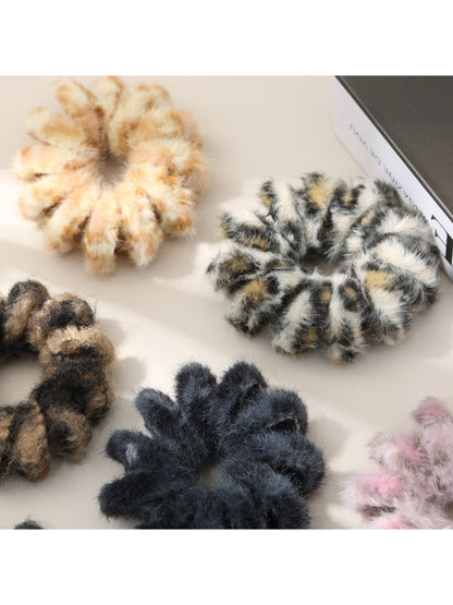 Gifty - Vintage Leopard Print Spiral Scrunchie