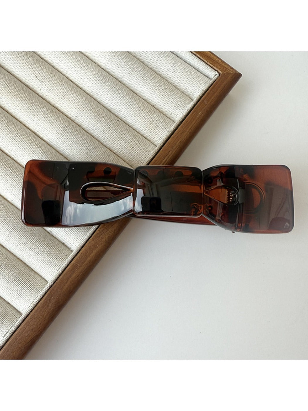 Beau - Minimalist Bow Shaped Hair Claw Clip