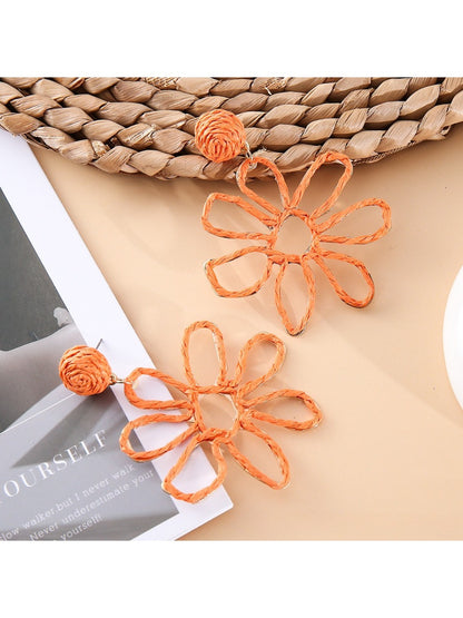 Detailed shot of the openwork floral pattern on Earedge drop earring