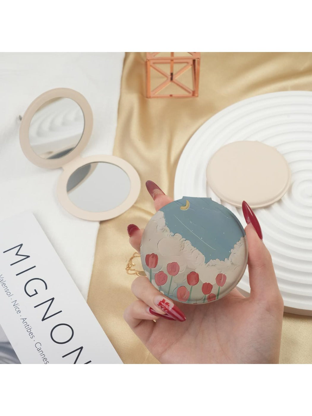 Mirroray - Delicate Rose Patterned Round Compact Mirror