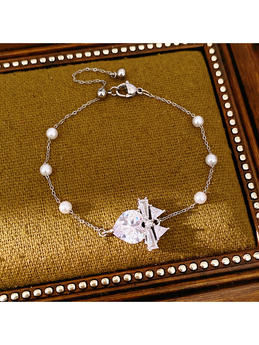 Lovra - Heart Accent Synthetic Zirconia Bracelet