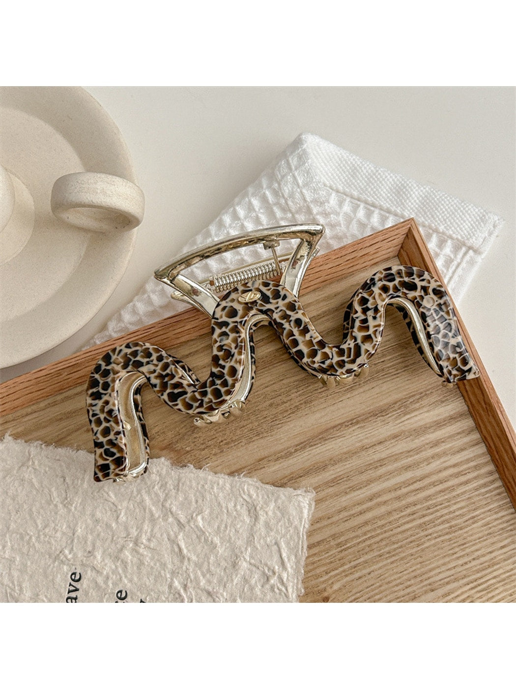 Beau - Acetate Alloy M Shape Statement Claw Clip