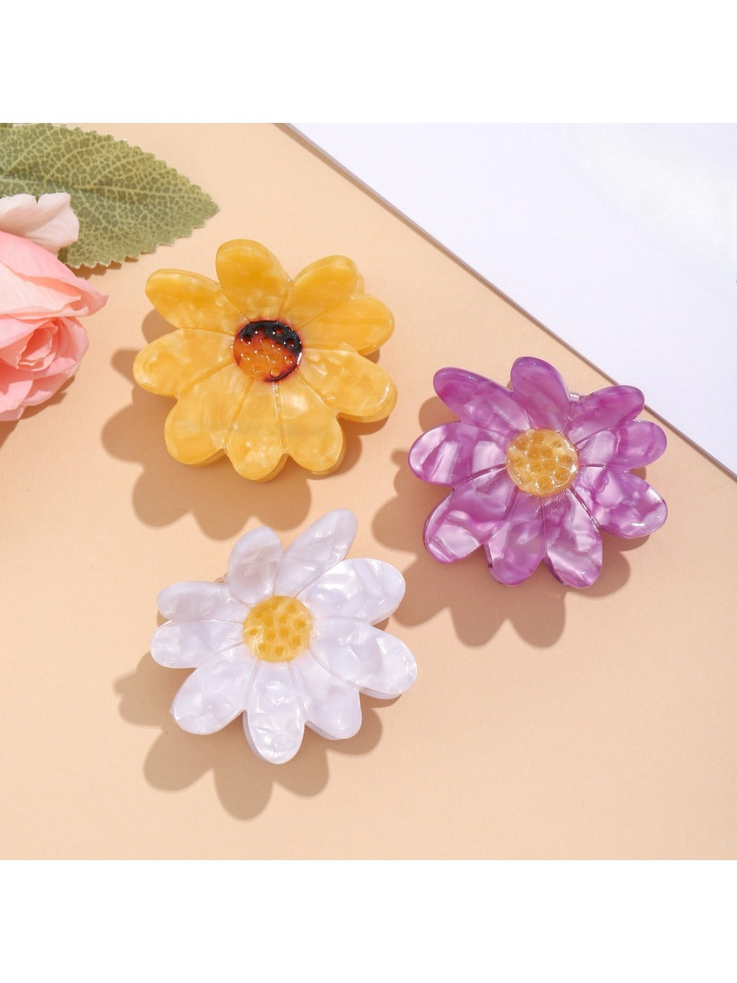 Beau - Minimalist Dainty Daisy Hair Claw Clip