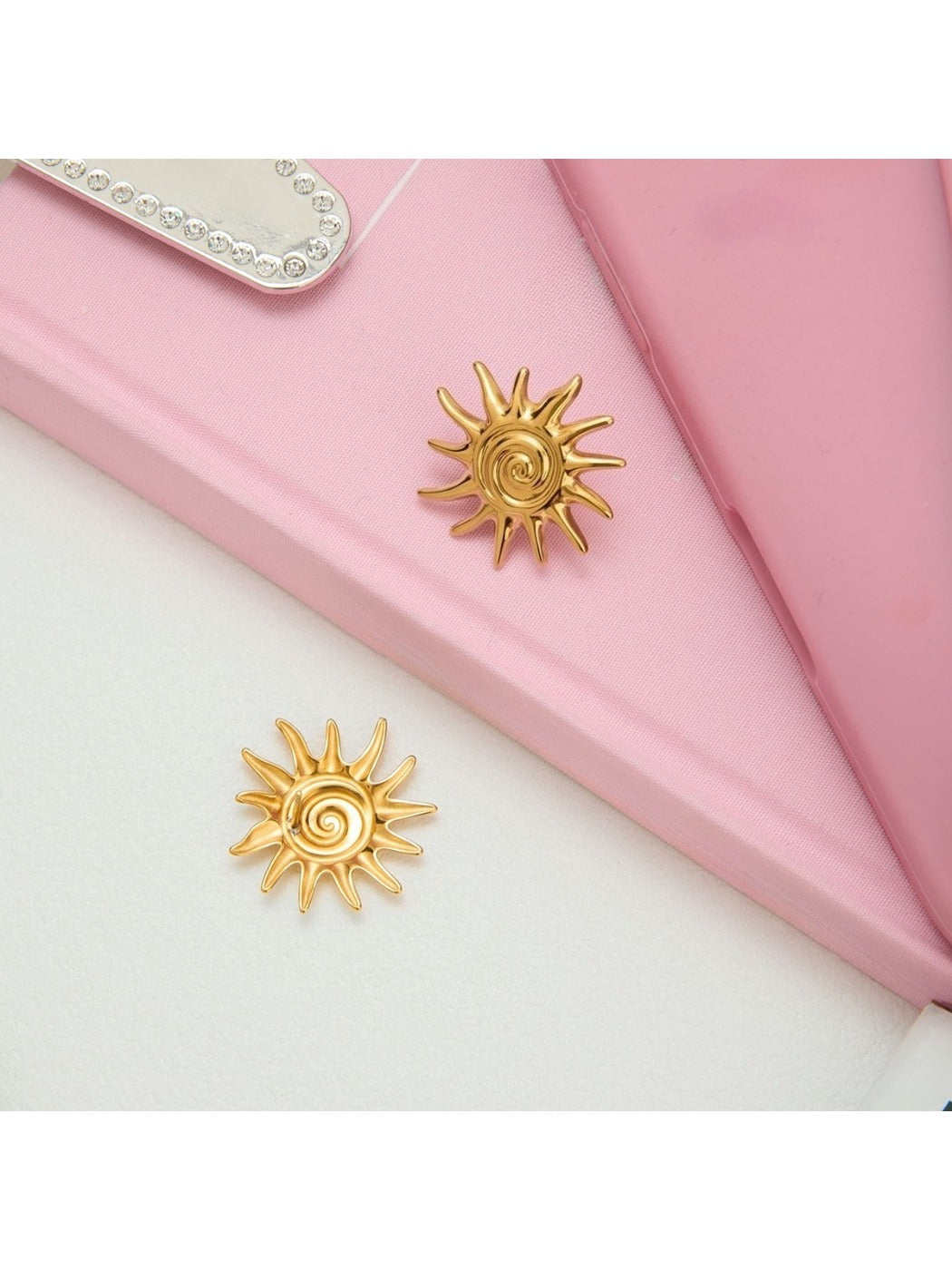 Earedge - Simple Sun Earrings For Everyday Wear