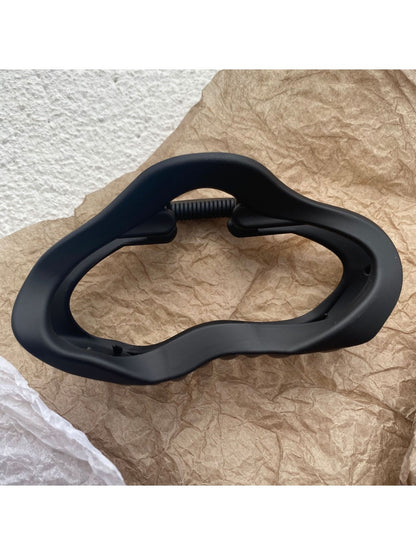 Beau - Chic Cloud Cut Out Claw Clip