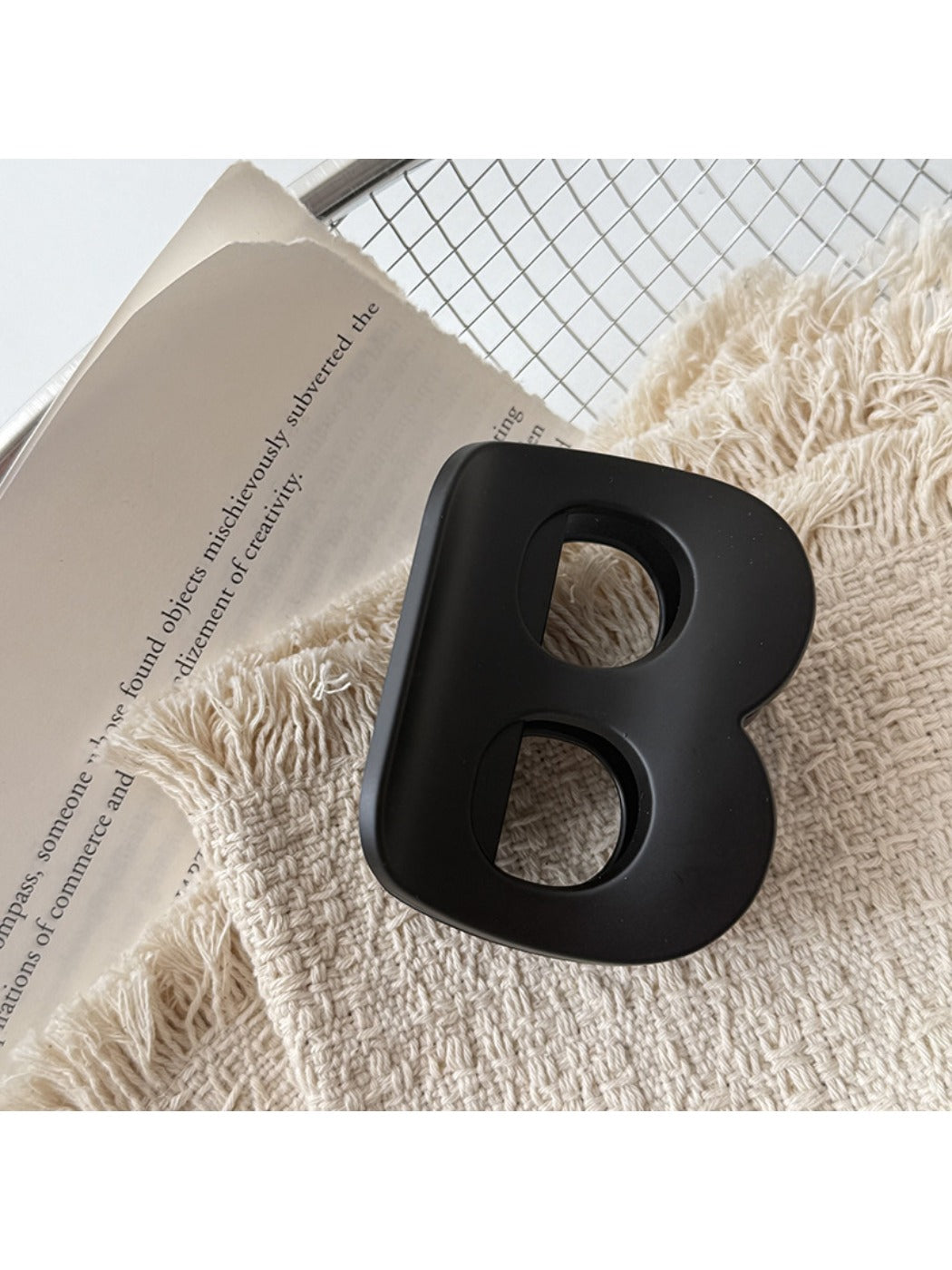 Beau - Minimalist B Shaped Hair Claw Clip