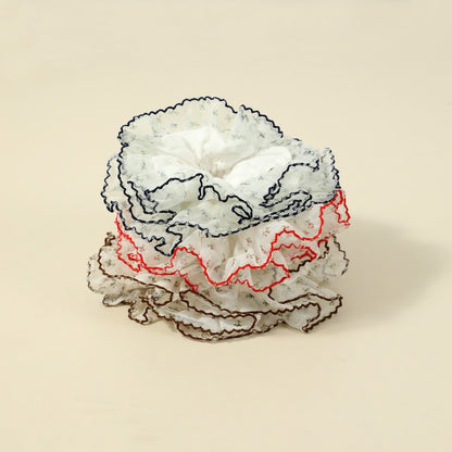 Gifty - Spring Floral Lace Scrunchie