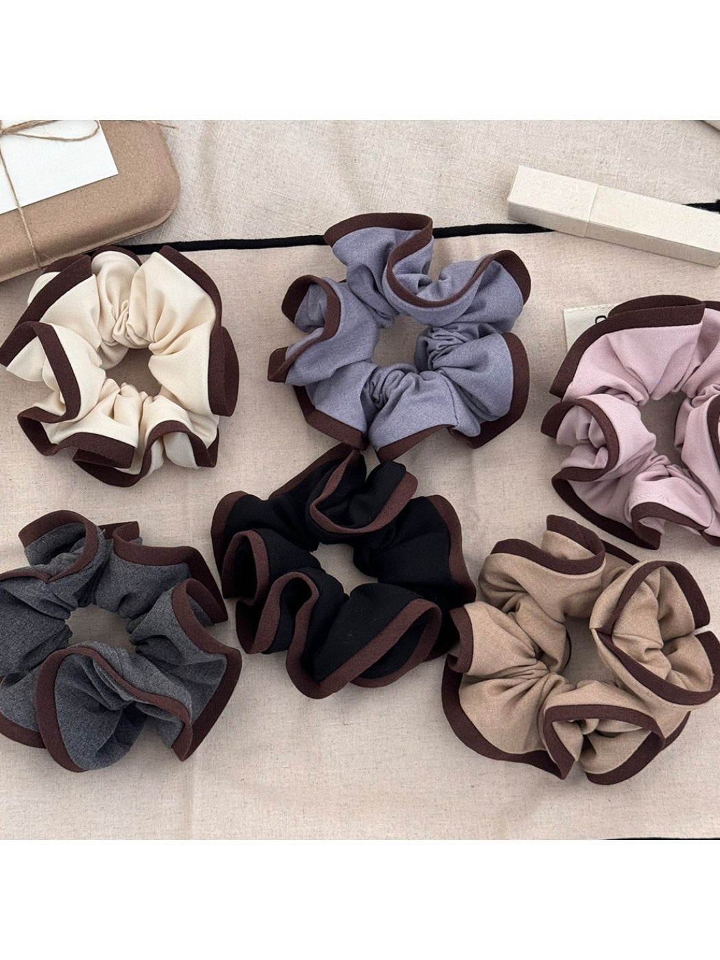 Gifty - Elegant Two Tone Scrunchie
