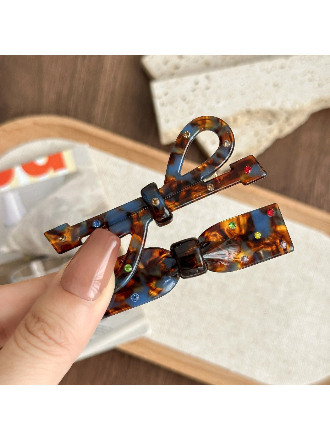 Beau - Vintage Geometric Bow Claw Clip