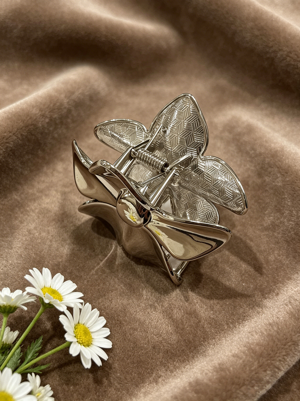Beau - Vintage Flower Shape Plated Hair Clip