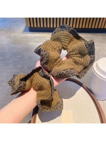 Gifty - Green Leopard Print Scrunchie