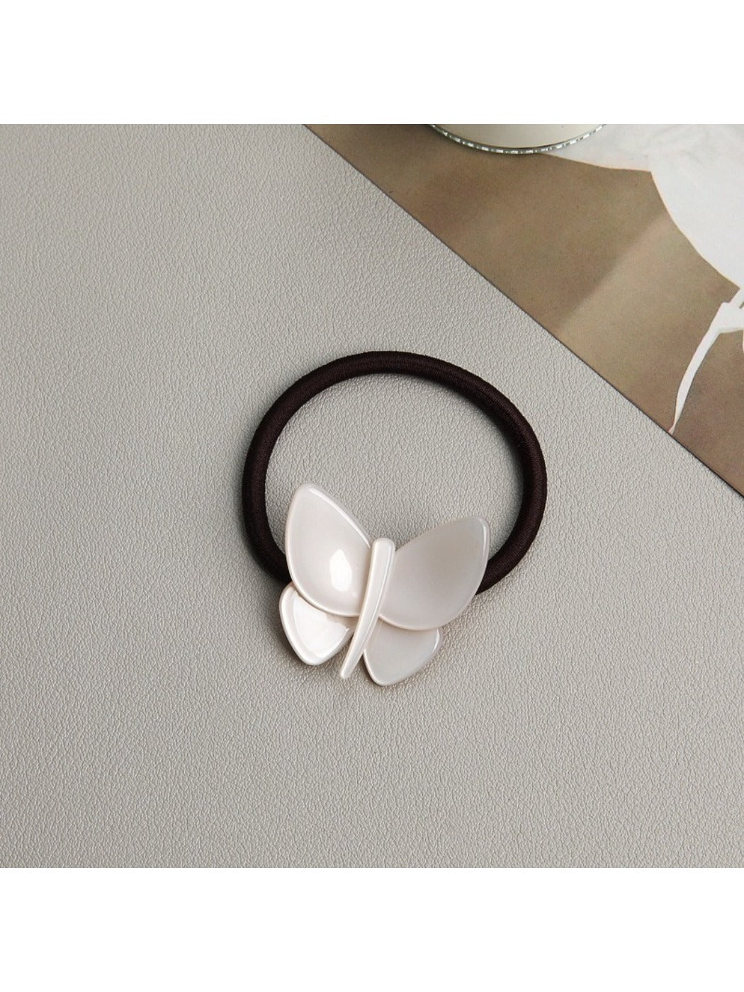 Gifty - Solid Colored Butterfly Hair Tie