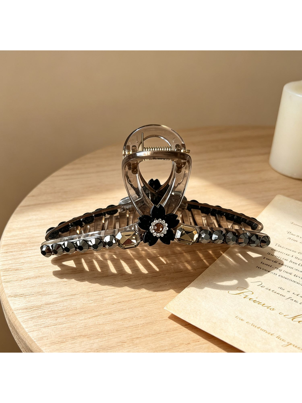 Beau - Floral Detail Plastic Hair Claw Clip