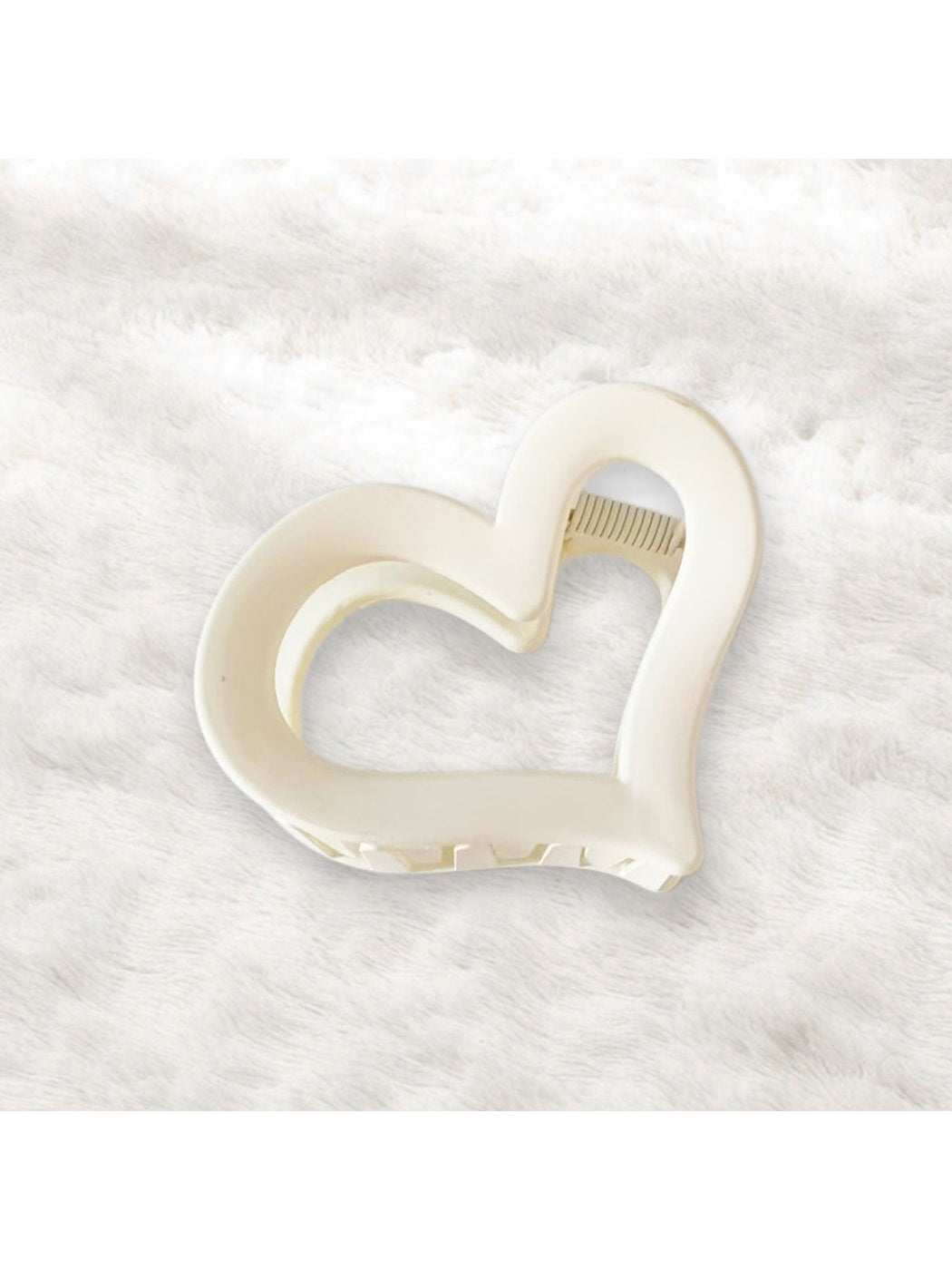 Beau - Modern Minimalist Hollow Heart Plastic Claw Clip