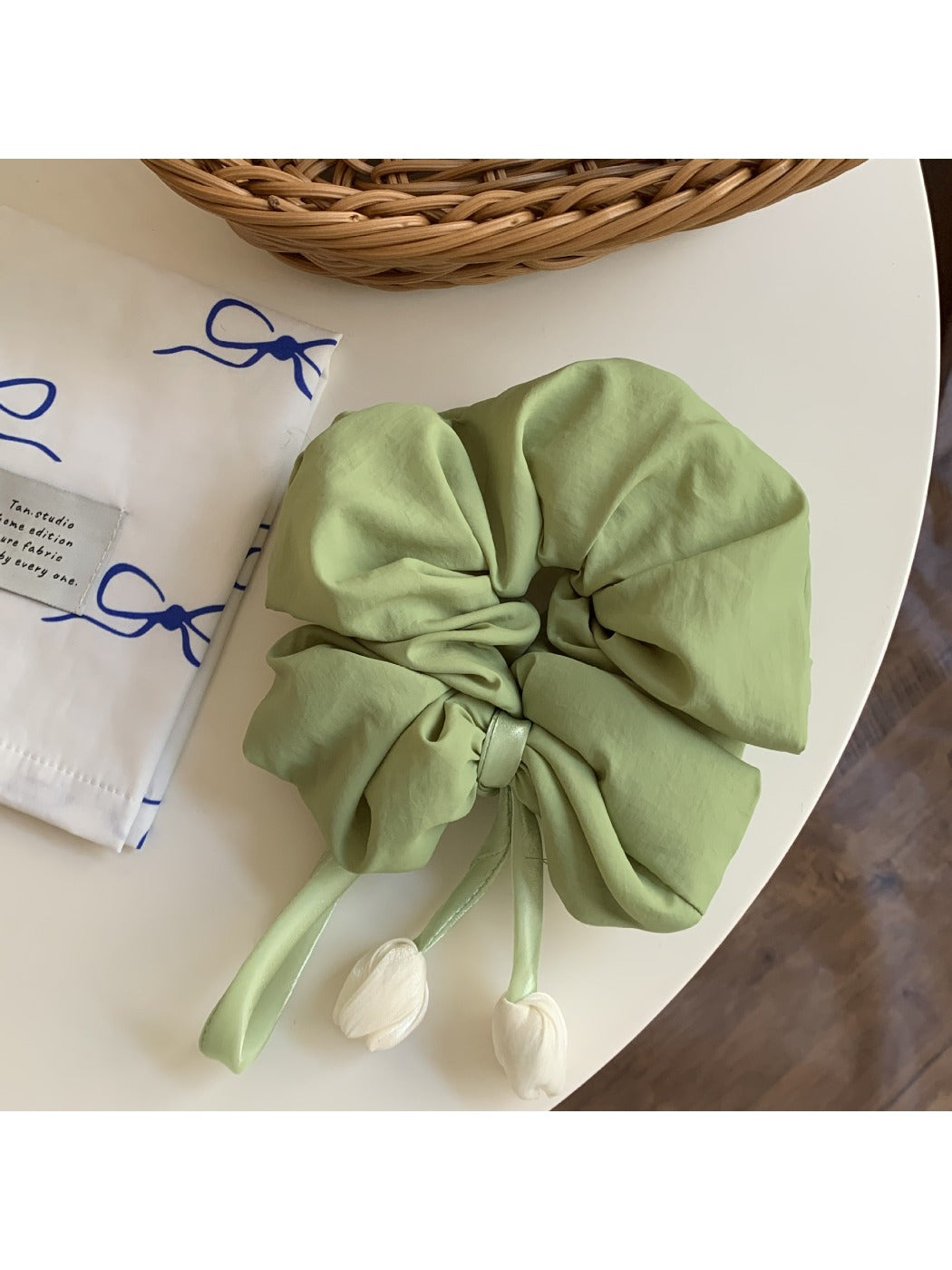 Gifty - Elegant Tulip-Shaped Scrunchie