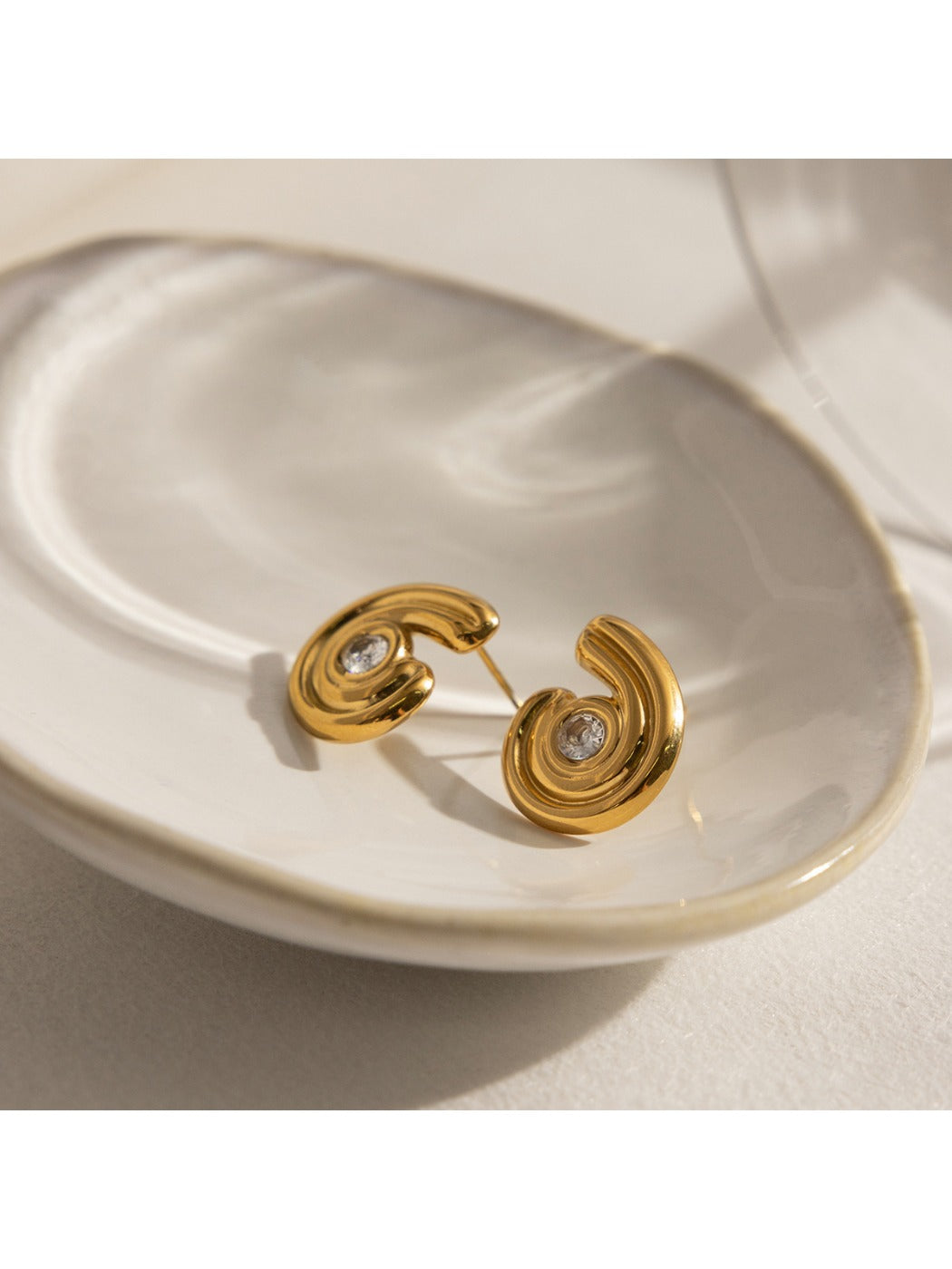 Earedge - Chic Twisted C-Hoop Earrings
