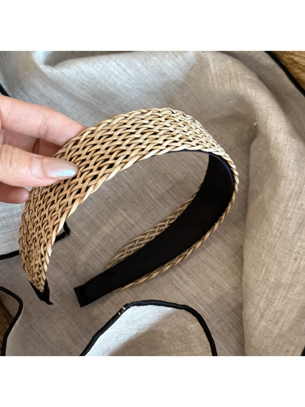 Gifty - Braided Look Wide Brim Fashion Headband